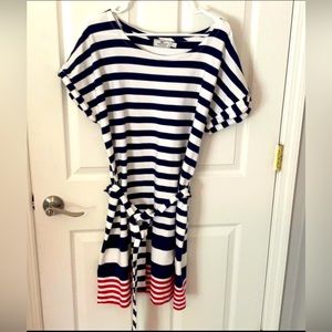 Vineyard vines performance striped red and blue  dress
